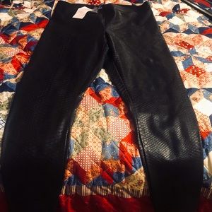 Hue faux leather leggings